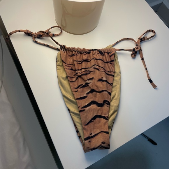 WeWoreWhat Tiger Print bikini - Picture 3 of 5